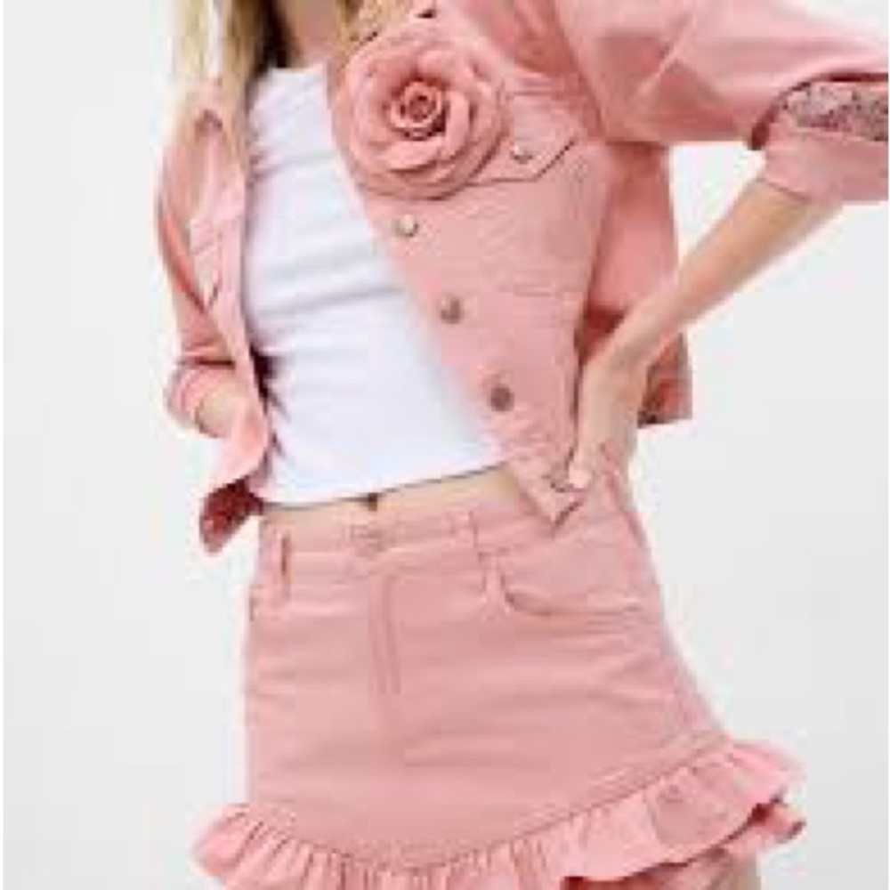 Pink Ruffle Hem Shorts - Picture 2 of 3